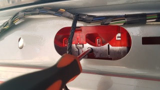 Замена ламп стоп сигнала Geely MK Cross  